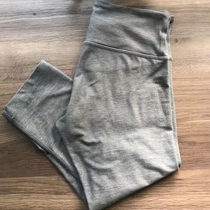 Grey Lululemon Wunder under crop legging